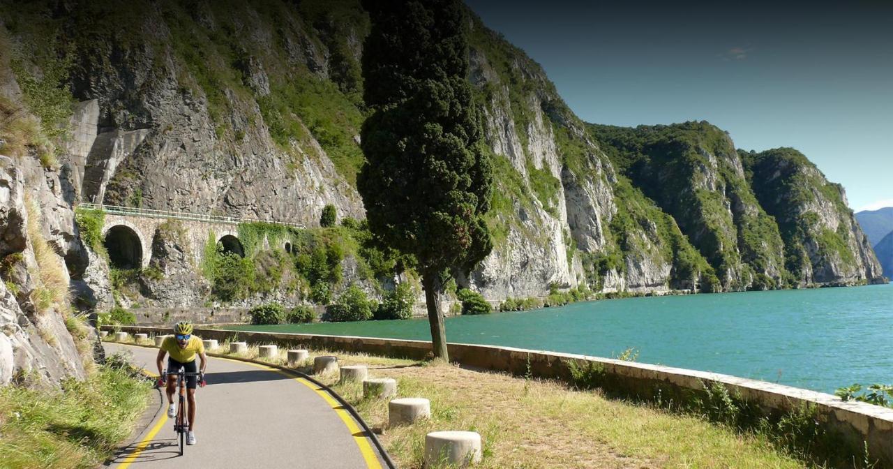 Residenza di Prestigio In Riva al Lago Marone LOFT Esterno foto