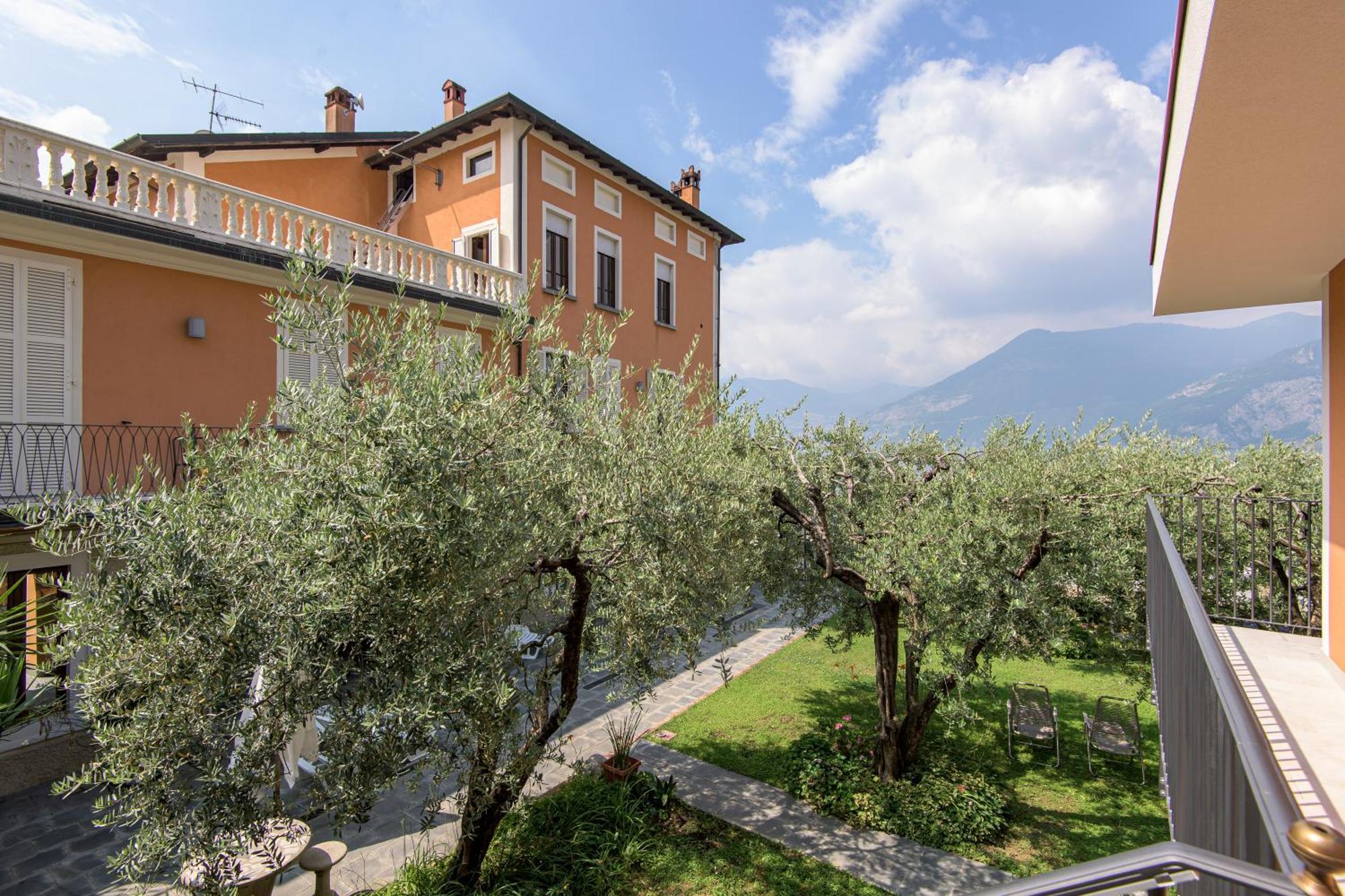 Residenza di Prestigio In Riva al Lago Marone LOFT Esterno foto