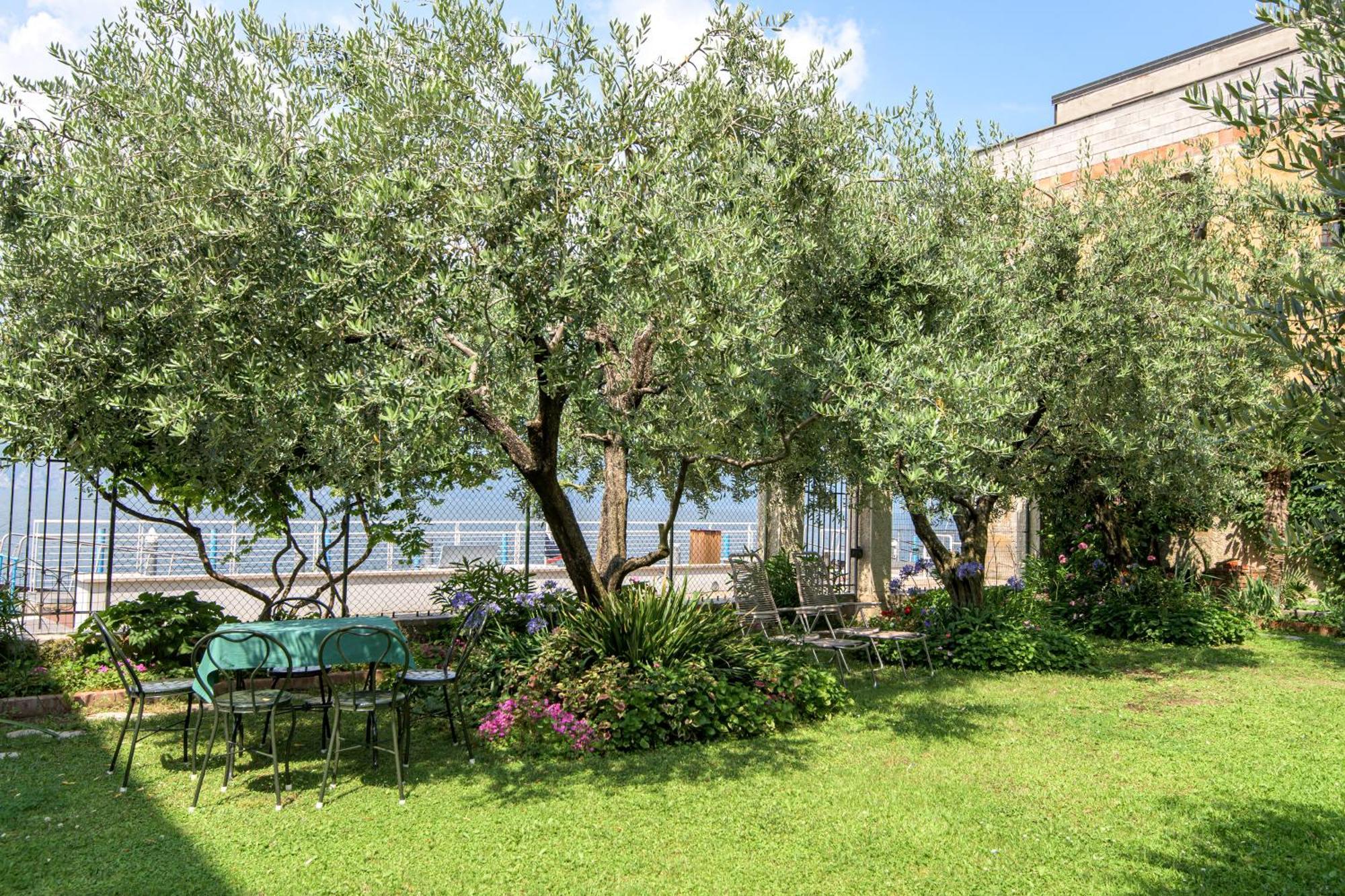 Residenza di Prestigio In Riva al Lago Marone LOFT Esterno foto